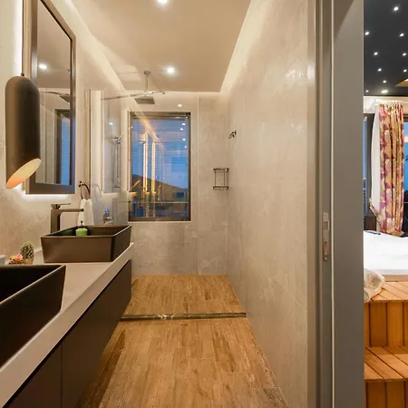 Islamlar Sleeps 4 With Pool And Air Con Willa Islamlar (Mediterranean)